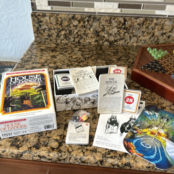 Choose your own adventure House of Danger Board game (new in box) - Picture 2 of 5